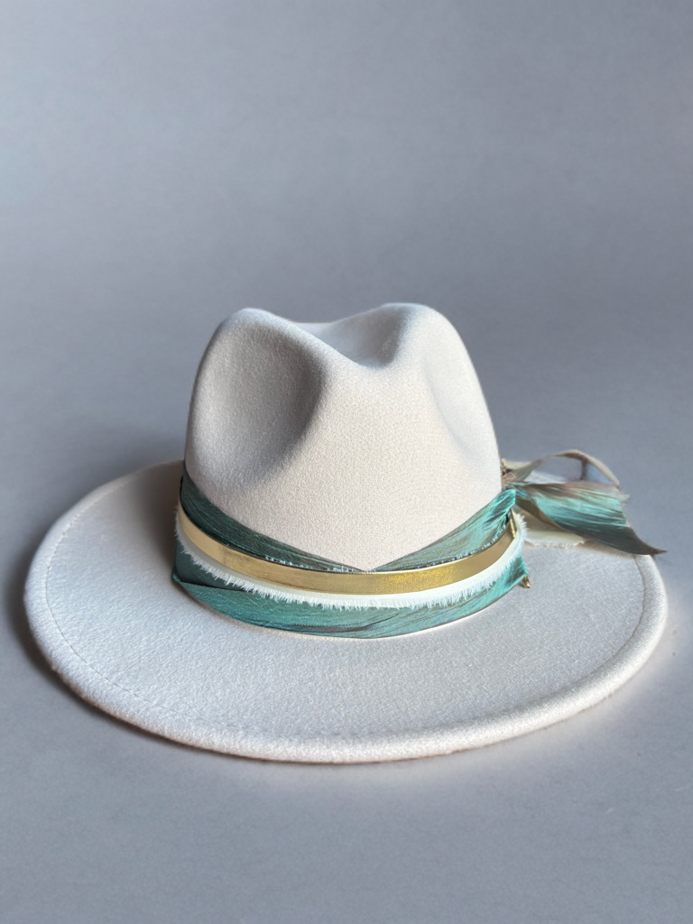 CHAPEAU PLAYA EL AGUA